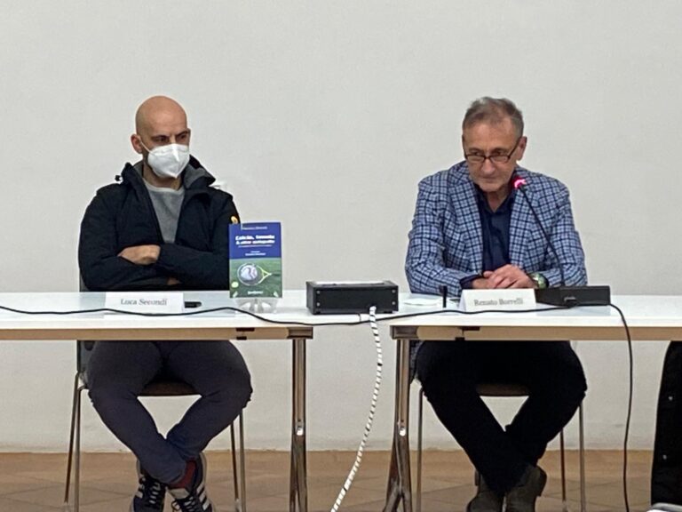 Serata frizzante in Biblioteca venerdì, alla presentazione del libro di Renato Borrelli “Calcio, tennis & altre quisquilie”