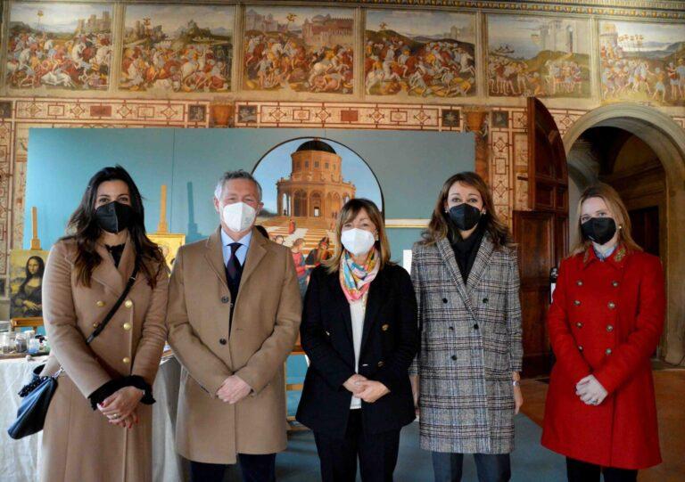 La Presidente della Regione Umbria, Donatella Tesei e l’assessore alla Cultura e Turismo, Paola Agabiti in visita oggi alla Pinacoteca comunale dove è in corso di svolgimento la mostra “Raffaello giovane e il suo sguardo a Citta’ di Castello