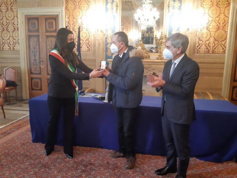 Una “pedalata” lunga un mese dalle Alpi all’Umbria in sella ad una bici nera per fuggire dall’olocausto, dagli orrori dei lager e della guerra