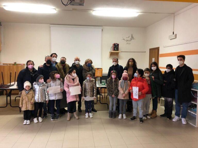 Farmacie Tifernati dona un defibrillatore all’oratorio “Per di qua” di Cerbara