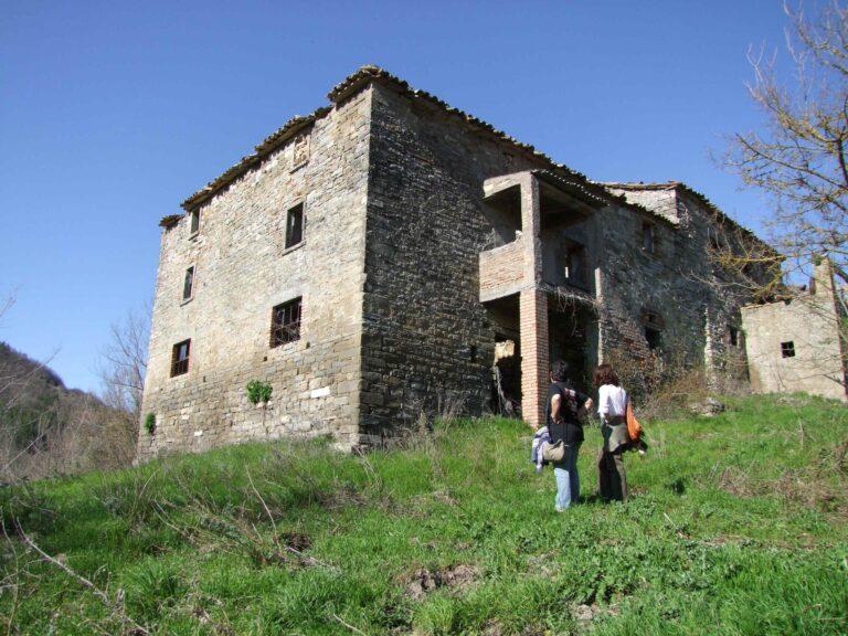 Pietralunga – Nuova vita ai beni confiscati alla mafia. Affidato dal Comune un terreno di 100 ettari alla società Cooperativa Agricola Paneolio