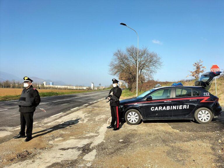 “Si rifiuta di fornire i suoi dati e aggredisce i Carabinieri, scatta la denuncia per un cittadino straniero”