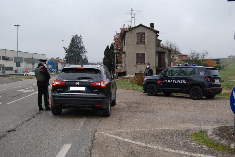 Citerna: sorpresa alla guida dell’auto ad usare lo smartphone. Multa di 165 euro e ritiro di 5 punti della patente per una donna di 42 anni