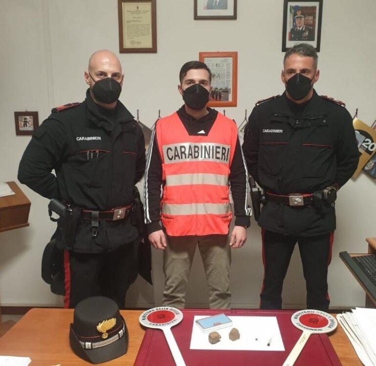 Traffico di illecito di sostanze stupefacenti,  scatta la denuncia per un ventenne italiano