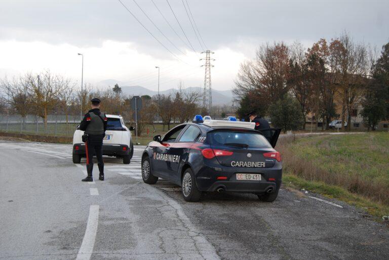 Perde il controllo lungo la E45 e sbatte contro il guard rail,  trovato con tasso alcolemico di tre volte superiore al consentito, patente ritirata per un 59enne del posto
