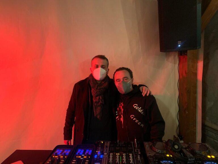 Il Dj RasMeo, Roberto Massetti, compie 60 anni di cui oltre la metà trascorsi fra vinile e digitale di discoteche e locali: ha fatto ballare intere generazioni