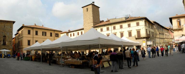 Mercato in piazza, “presto gli ambulanti potranno tornare”. L’assessore Mercati rassicura chi ha il banco in via Aggiunti: “Uffici al lavoro”