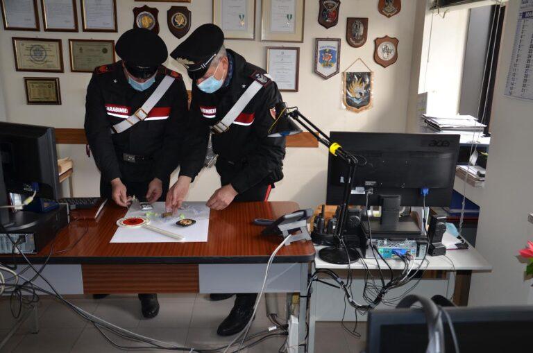 Cittadino italiano arrestato per detenzione di stupefacenti, durante la perquisizione trovata cocaina, hashish e marijuana