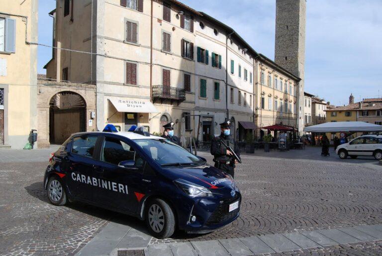 Trovato con addosso coltello serramanico e modica quantità di droga, scatta la denuncia per un 22enne di origine tunisina