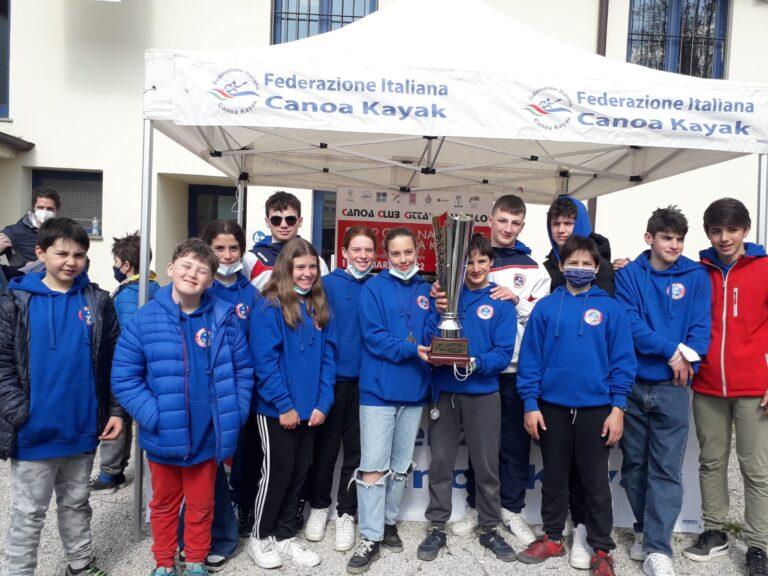 Il canoa club Oriago vince il trofeo Bianconi. Alla società «Lni sezione di Milano». il premio Master. Alla «Canoa Club Pescantina» è andata la Coppa Italia
