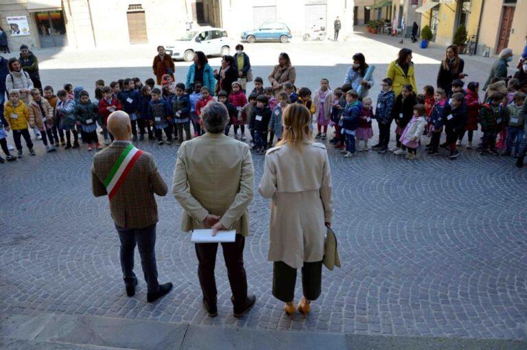 Baby-cittadini” a palazzo comunale ricevuti da sindaco ed assessori – I bambini della scuola dell’infanzia La Tina alla scoperta della vita pubblica.