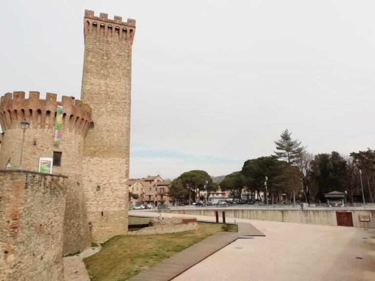 Sicurezza, si rafforza il sistema di videosorveglianza del territorio: nuova telecamera per monitorare piazza del Mercato