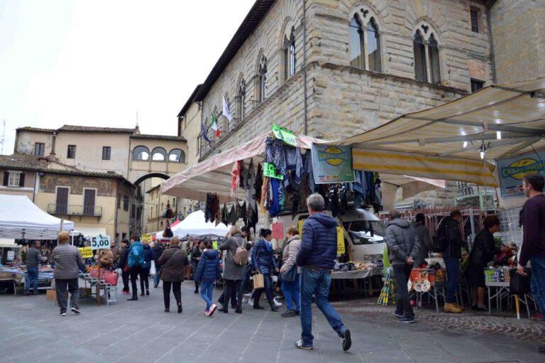 Consiglio comunale, approvato a maggioranza il nuovo regolamento per l’applicazione del canone di occupazione del suolo pubblico per lo svolgimento dei mercati cittadini: taglio dei costi del 50 per cento per gli espositori