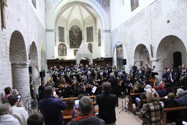 All’Abbazia di Montecorona oltre 100 musicisti per la pace e la libertà in Ucraina