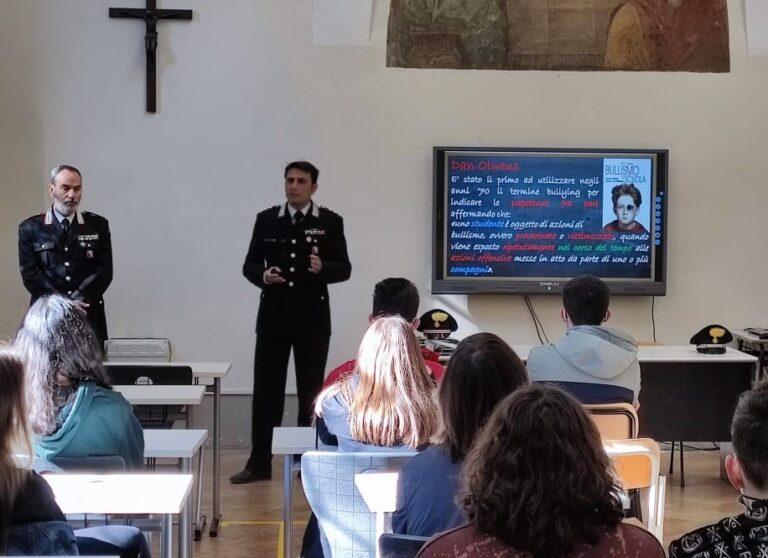 Sansepolcro: i Carabinieri incontrano gli insegnanti e gli studenti tra i banchi di scuola 