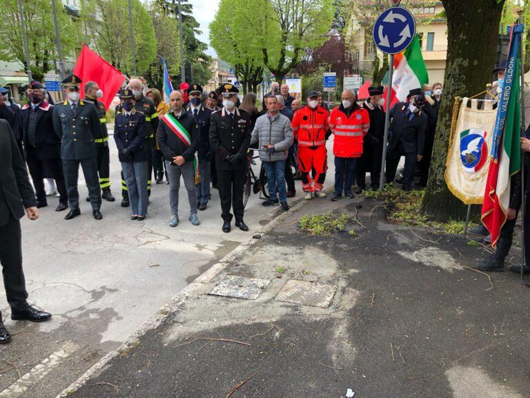1945-2022 – 25 Aprile, 77esimo anniversario della Liberazione – In tanti si sono ritrovati questa mattina davanti al palazzo comunale
