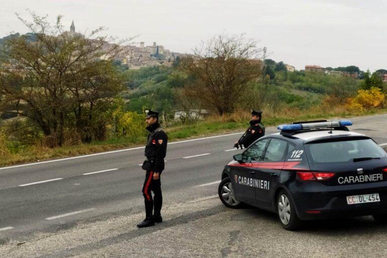Denuncia a piede libero di una persona per furto in abitazione e indebito utilizzo della carta di credito