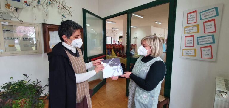 “Giornata mondiale per la consapevolezza sull’autismo”: l’associazione “I Fiori di Lillà”  regala due libri alle scuole del territorio