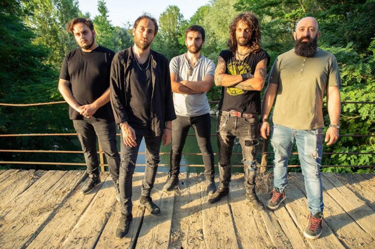 “Precario”, il nuovo e terzo singolo della band Demagó, contenuto nell’EP “Ferite”, disponibile, insieme al videoclip ufficiale, dal 13 aprile 2022