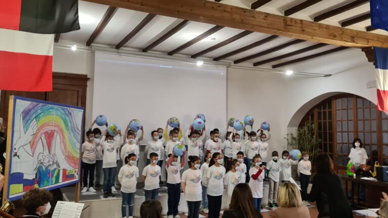 “Un soffio di Pace”, lo spettacolo degli studenti delle classi quarte della primaria “Garibaldi”