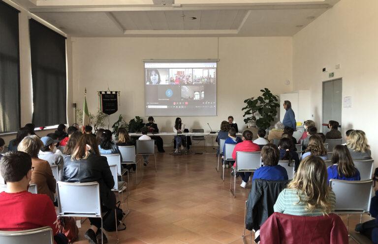 Lo scorso 10 maggio, alla Carducci, la premiazione del concorso annuale per allievi delle scuole promosso dall’Istituto di Storia Politica e Sociale “Venanzio Gabriotti”