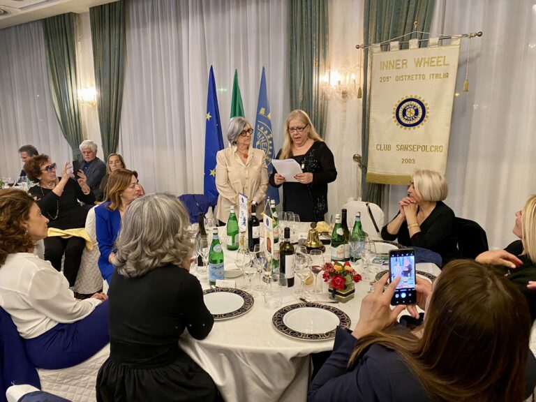 Cerimonia di “Contatto” tra gli Inner Wheel Club di Sansepolcro (Distretto 209 – Italia) e di Merate – Vimercate Brianza (Distretto 204 – Italia). Le socie del Club lombardo in visita a Sansepolcro