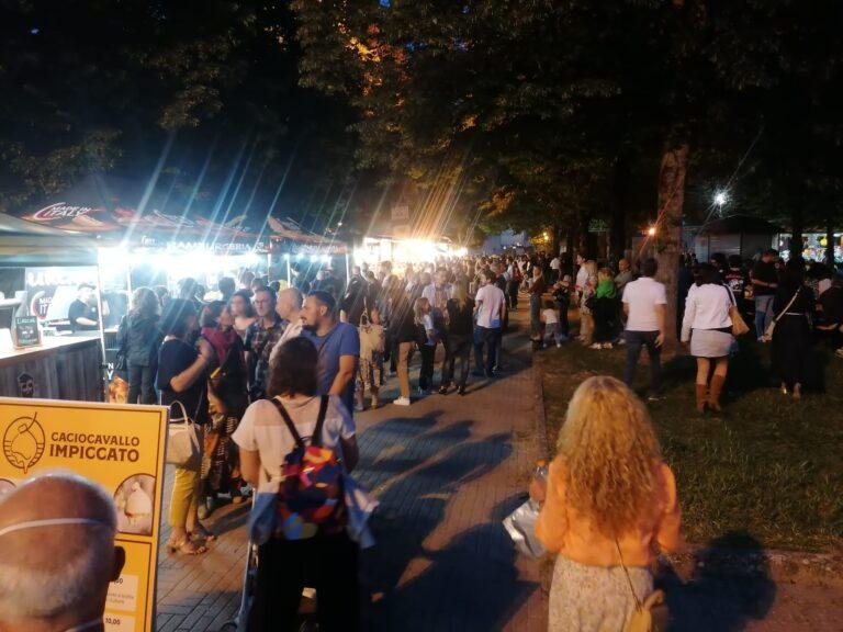 “Tiello streetto 2022” conquista Città di Castello: tanti tifernati e turisti per la manifestazione dedicata al cibo da strada che si è svolta nel fine settimana al parco Alexander Langer