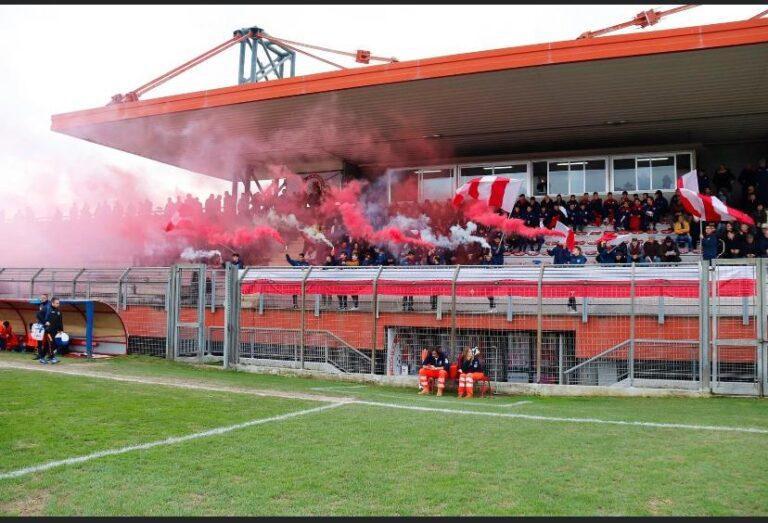 Nel giorno della scomparsa di Franco Bacchi, ufficiale il cambio del nome della squadra biancorossa. Da oggi torna la AC Città di Castello