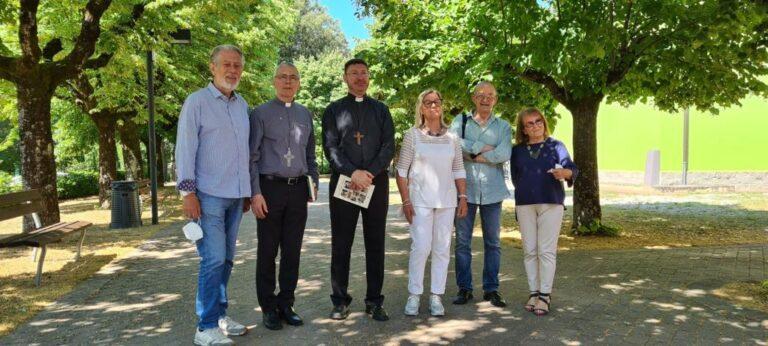 Monsignor Luciano Paolucci Bedini e monsignor Domenico Cancian in visita insieme agli anziani dell’Asp Muzi Betti