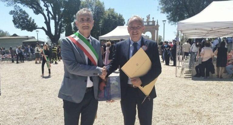 76esimo anniversario della Fondazione della Repubblica Italiana – Il dottor Stefano Martinelli, direttore della struttura complessa di Anestesia e Rianimazione dell’ospedale di Città di Castello, insignito questa mattina in Prefettura dell’onorificenza dell’ordine al Merito della Repubblica –
