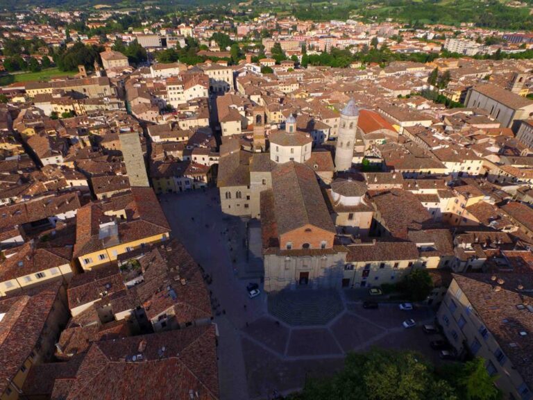 Il consiglio comunale approva il nuovo regolamento per l’installazione di impianti di radio-comunicazione e il piano per la localizzazione degli impianti di telefonia mobile: Città di Castello primo comune in Umbria dove l’installazione di nuovi impianti sarà concertata tra l’amministrazione pubblica e i gestori