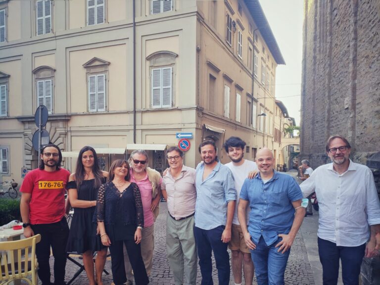 Città di Castello. La dura vita dello scrittore e la musica: Appunti di viaggio al Sacrosantocaffè con Alessandro di Nuzzo 