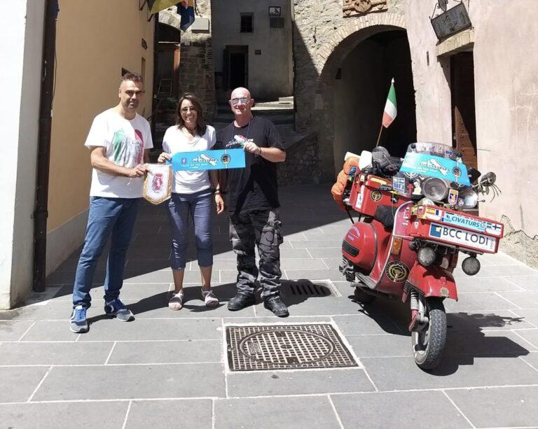 Peace on the road for Unicef” ha fatto tappa a Montone<br>Un tour in vespa per dire no alle guerre nel mondo