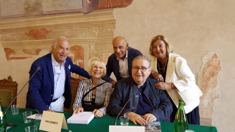 A Vincenzo Mollica, la cittadinanza onorari, votazione unanime dei presenti il consiglio comunale accoglie la proposta formulata dall’Associazione Amici del Fumetto di Città di Castello