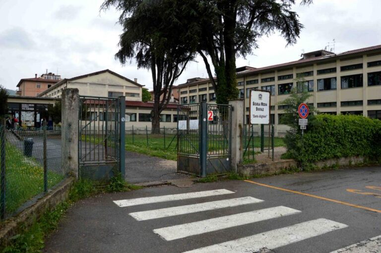 “Partito l’iter progettuale per la costruzione della nuova scuola Dante Alighieri”: l’annuncio del sindaco Luca Secondi e degli assessori Riccardo Carletti e Letizia Guerri