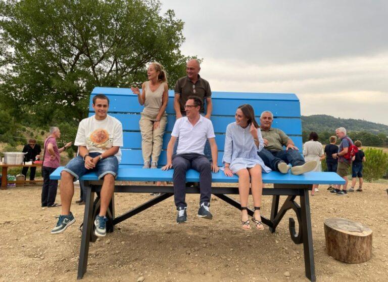 Anche Citta’ di Castello ha la sua panchina gigante:  è una delle cinque  poi previste in Umbria