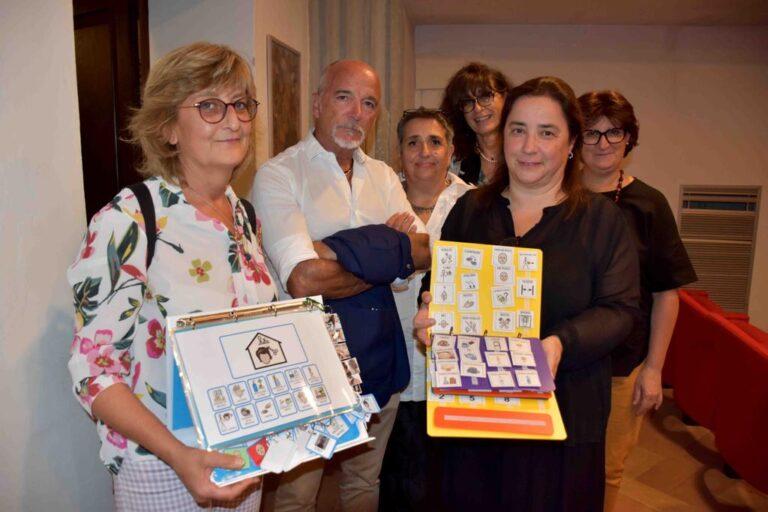 A Città di Castello cadono le barriere comunicative per le necessità della vita quotidiana: con il progetto “I love shopping” chiunque abbia problemi di linguaggio potrà fare acquisti nei negozi, tagliare i capelli, mangiare al ristorante grazie alla comunicazione aumentativa alternativa