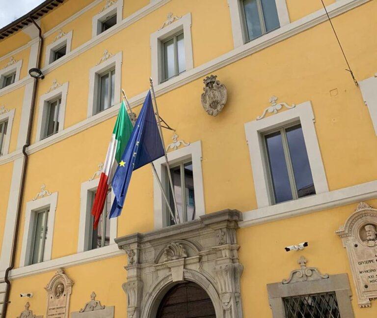 Aumenti bollette, fondi ai pensionati: per le domande c’è tempo fino al 13 ottobre