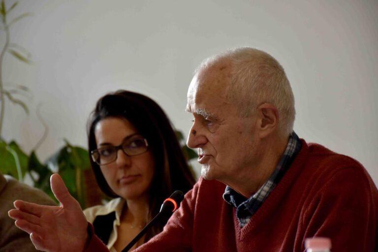 Solo posti in piedi questa mattina in biblioteca alla presentazione del volume Toponomastica castellana illustrata”, di Mario Lepri, raffinato fotografo e scrittore tifernate