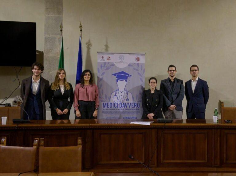 I “magnifici sei” medici con “lode” laureati in medicina e chirurgia nel 2020-21 premiati oggi in comune in memoria e ricordo di Silvia Nanni – “Medici Davvero”