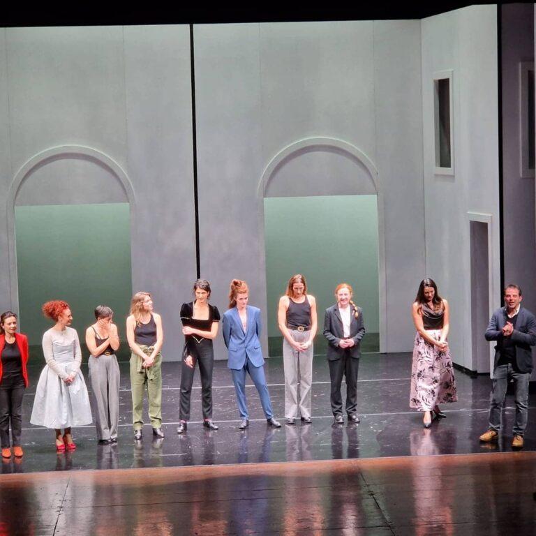 Applausi per l’Otello al femminile che ha aperto la Stagione di prosa e danza del Teatro degli Illuminati di Città di Castello. A grande richiesta, solo sabato 12 novembre, dalle 10.00 alle 12.30 tornano i Saldi di inizio stagione