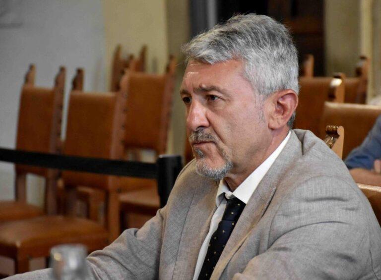 L’amministrazione comunale inserirà l’intervento sul tratto tra via De Gasperi e via Spadolini nell’accordo quadro sulle opere pubbliche 2023-2025 per allargare la carreggiata, realizzare un marciapiede e installare l’illuminazione pubblica”