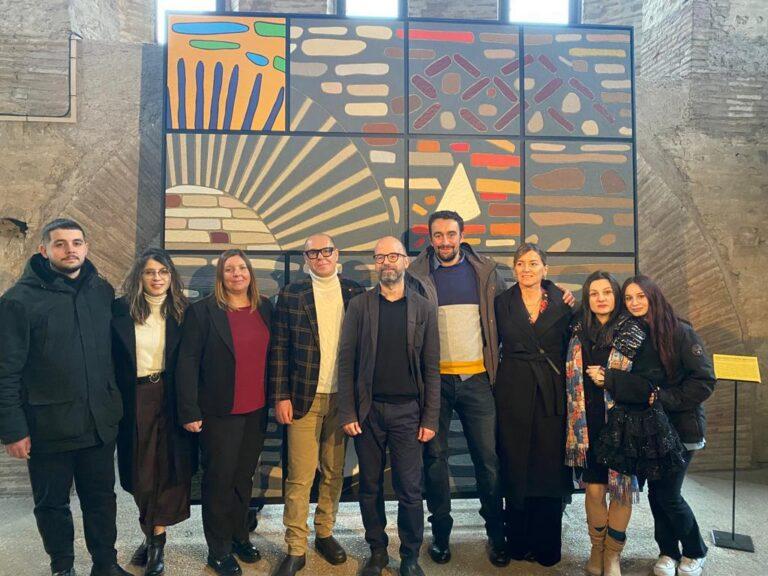 Debutto in grande stile nella capitale per il maestro Stefano Lazzari, con la mostra”Tra le mura”, ospitata a Roma nella suggestiva cornice del Museo delle Mura fino al 26 febbraio 2023