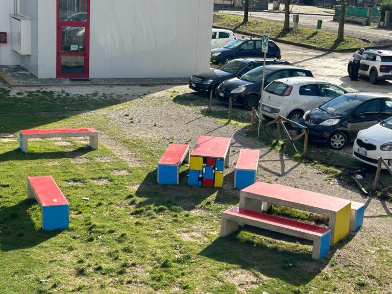 San Giustino: Scuola all’aperto, nuovi arredi nell’area verde della Media di Selci Lama