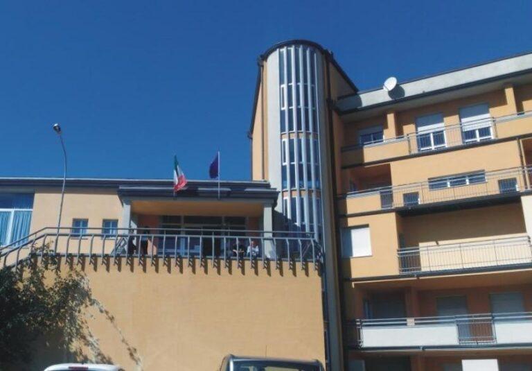 Il Dirigente Scolastico De Iasi, il personale e gli studenti del “Fanfani-Camaiti” impegnati ogni giorno nell’orientamento in ingresso.