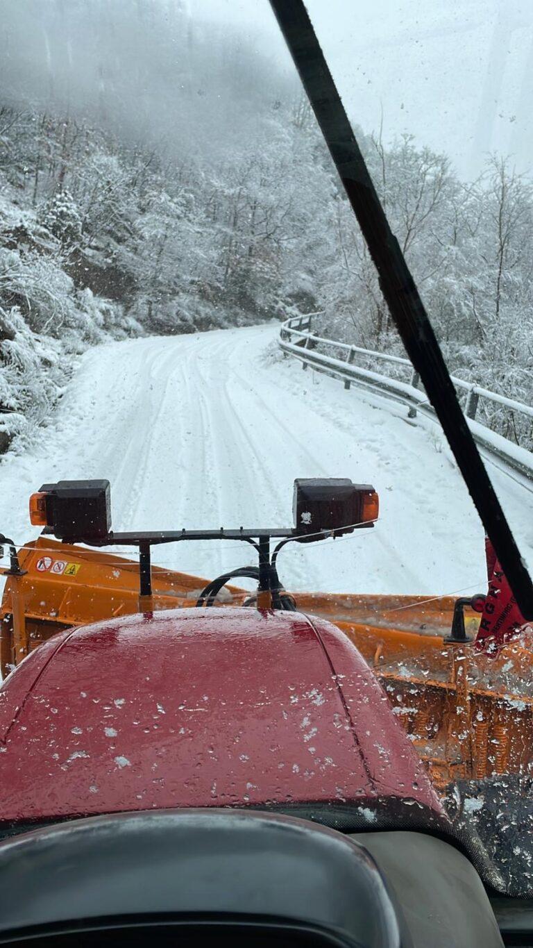 Neve in Valtiberina, al lavoro i mezzi del comune di Sansepolcro