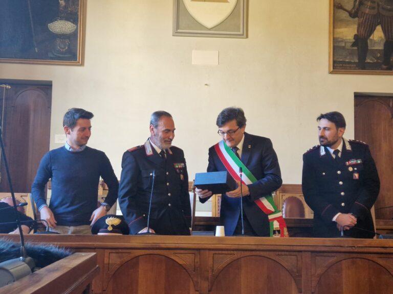 <strong>Il Luogotenente Leonardo di Leo va in pensione, il riconoscimento del comune di Sansepolcro</strong>