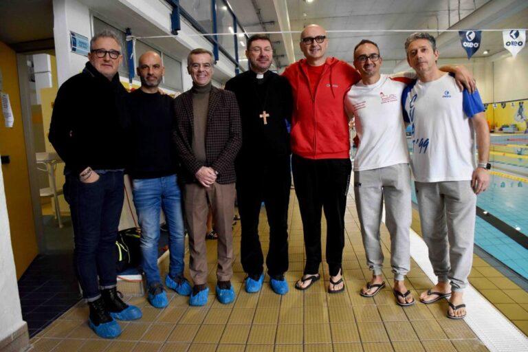 Partita alle ore 12.00 alla piscina comunale di Città di Castello la “24 ore” di nuoto, la maratona di beneficenza aperta a tutti che promuoverà fino a domani sport e solidarietà, con i proventi in favore alla Caritas