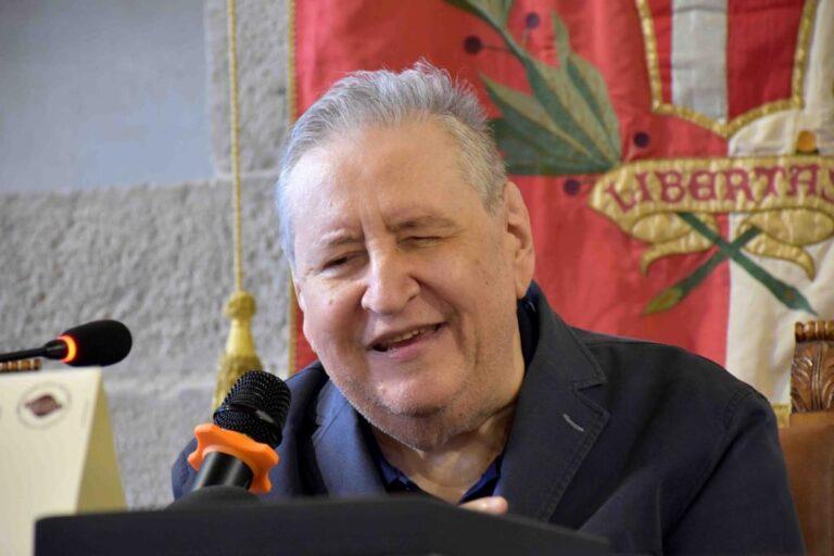 I “settanta anni” di Vincenzo Mollica: gli auguri di buon compleanno dal sindaco, dalla “sua” Citta’ di Castello e dagli “Amici del Fumetto