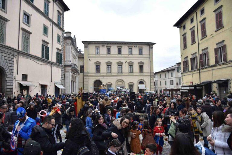 Successo per la festa di Carnevale tornata in piazza Matteotti per la prima volta dopo la pandemia